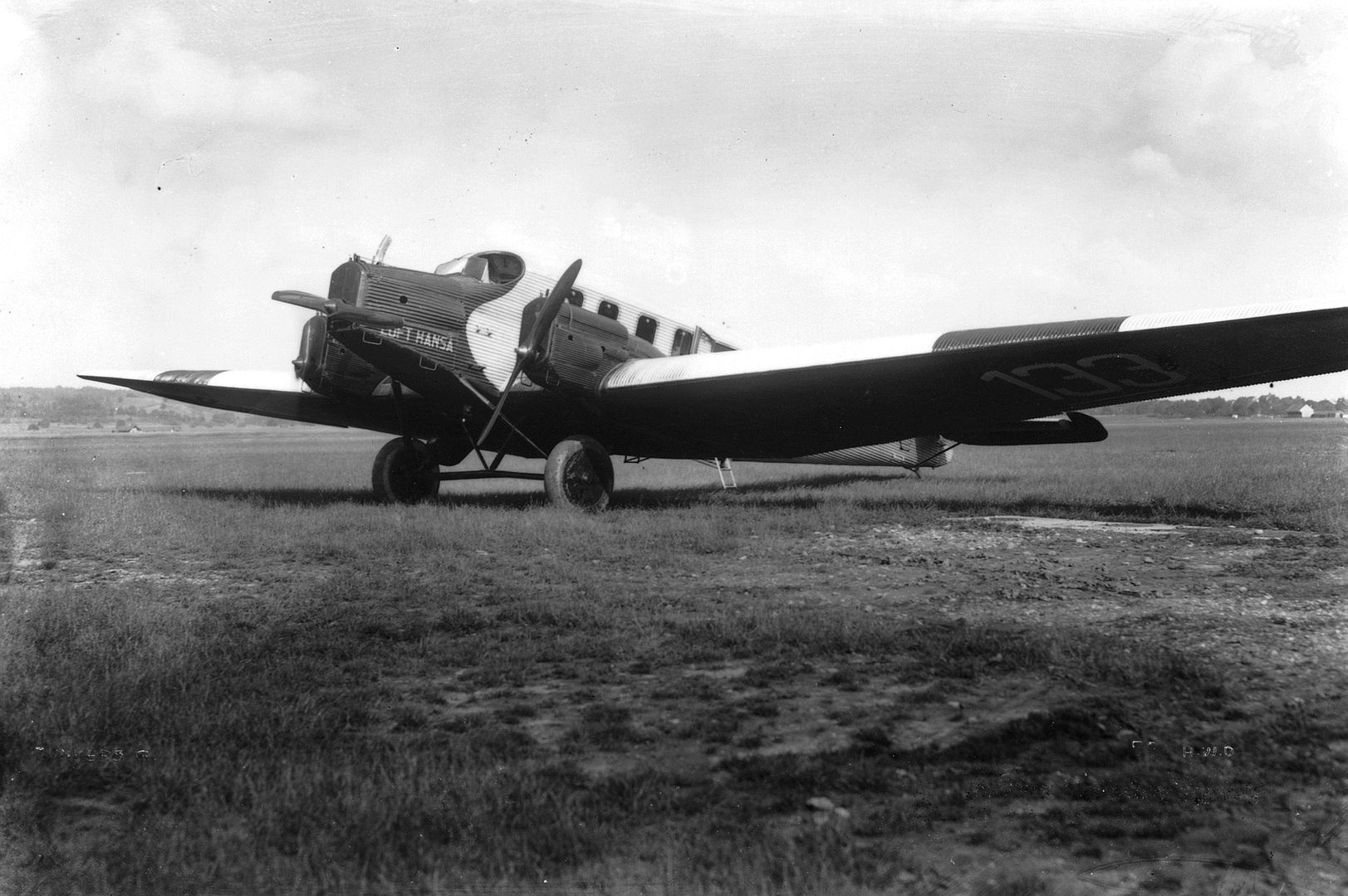 Junkers G 23 W der Lufthansa 133 am Boden in Dbendorf