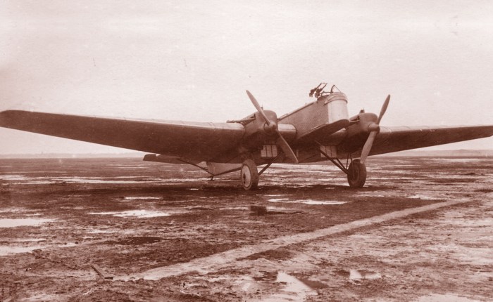 Primer vuelo del Tupolev&nbsp;R-6