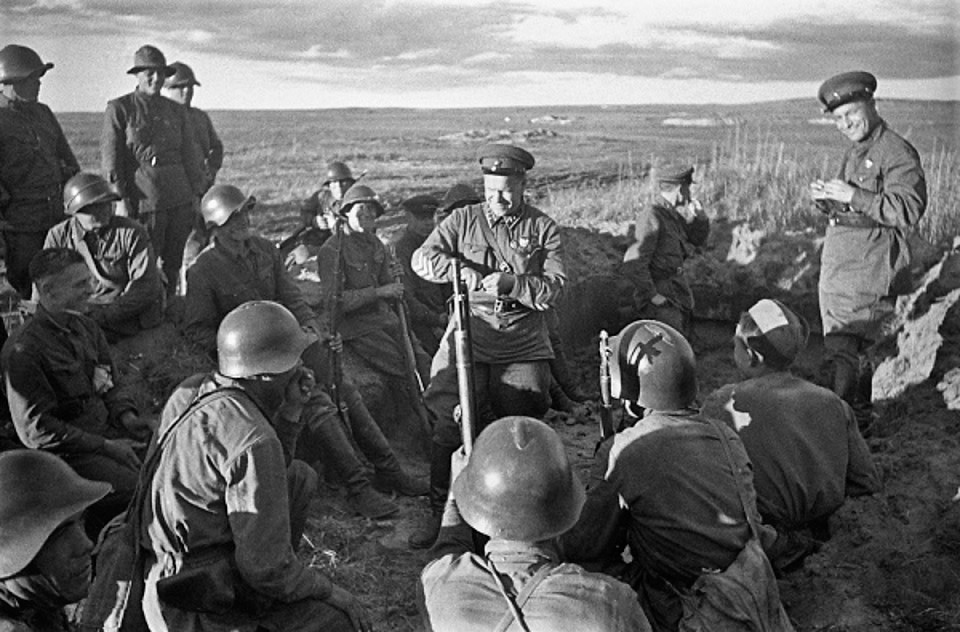 Zukhov con sus tropas en agosto de 1939