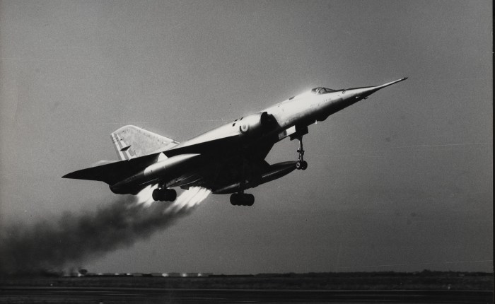 1964, entra en servicio el Mirage IV