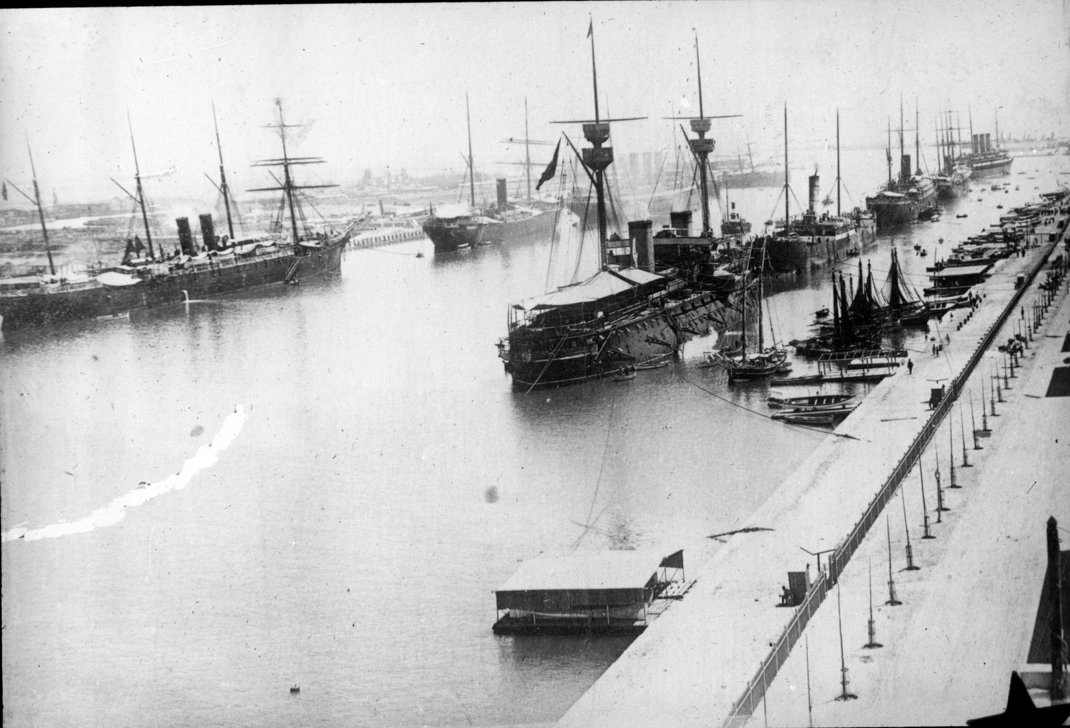 Spanish_Fleet,_Suez_Canal_1898