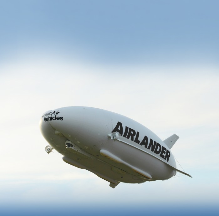 Hybrid-Air-Vehicles-Airlander-Flight-Side