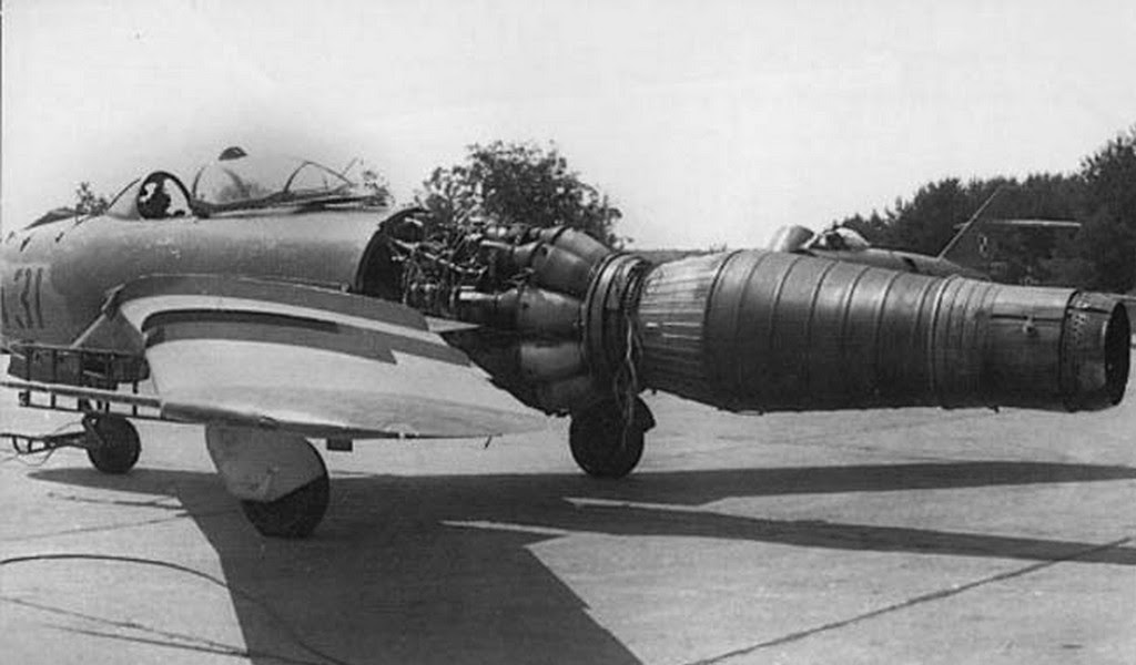 MiG-17F Instalação do motor VK-1F