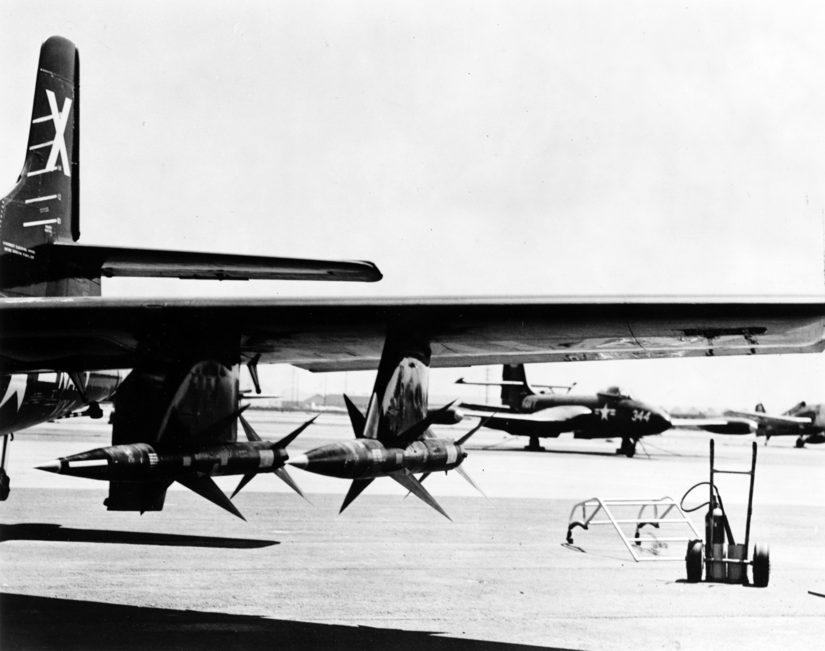 AAM-N-2_Sparrow_missiles_on_a_Douglas_F3D-1_Skyknight,_circa_in_1953