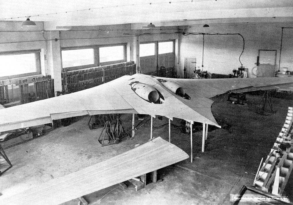 horten-ho-229-ix-under-construction_2166026994_o