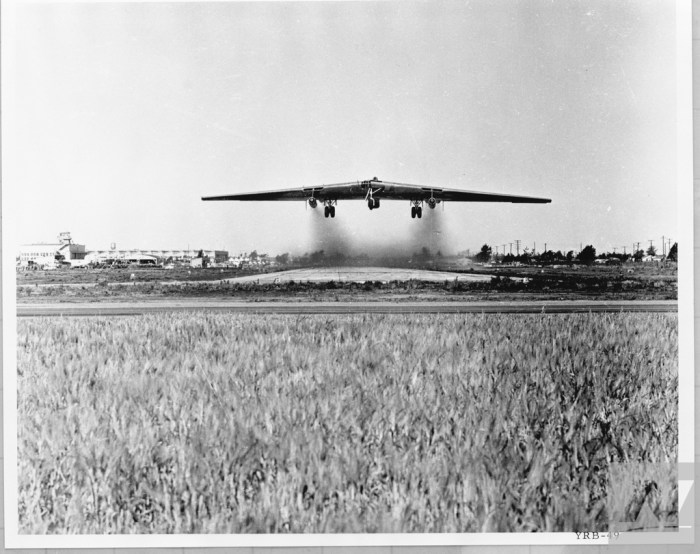 Northrop_YRB-49A_first_flight_-c7801c0a-7859-493b-9b73-00e9aabdf3f4-1252182123
