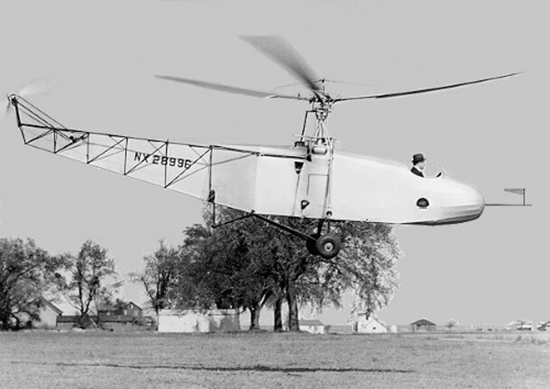 Sikorsky’s-VS-300-first-practical-helicopter-which-flew-on-May-13-1940