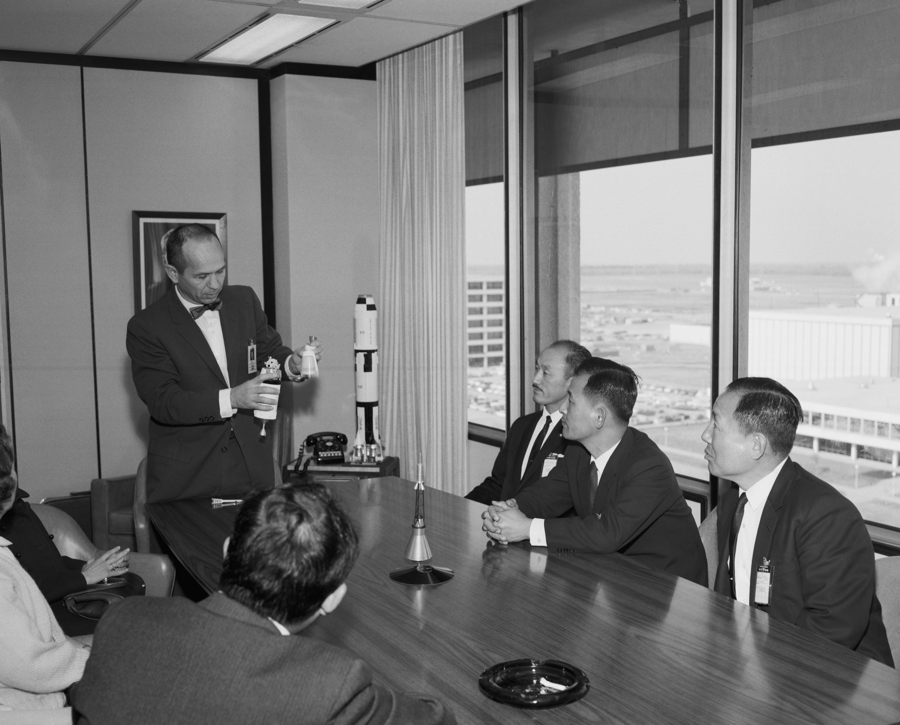 Max Faget explaining