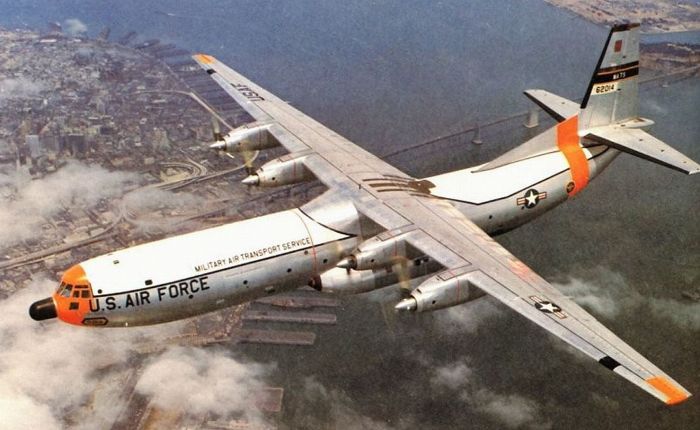 1956. Primer vuelo del Douglas C-133&nbsp;Cargomaster